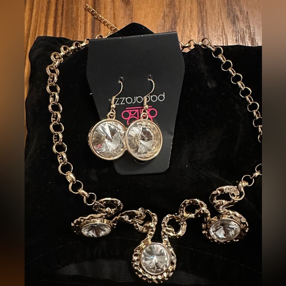 Gold Medallion Sparkle Necklace & Earrings Set - Picture 4 of 4
